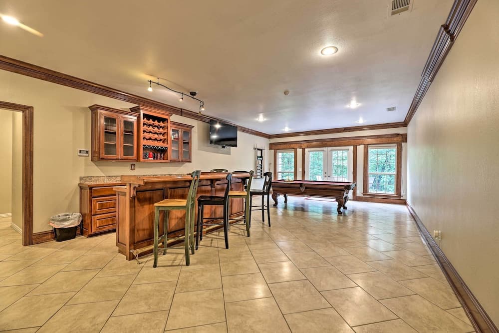 Bentonville Home w/ Pool Table, 2 Mi to Downtown!