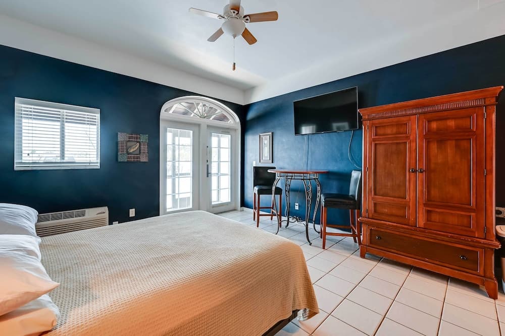 Studio w/ Marina Views: 15 Mi To Everglades!