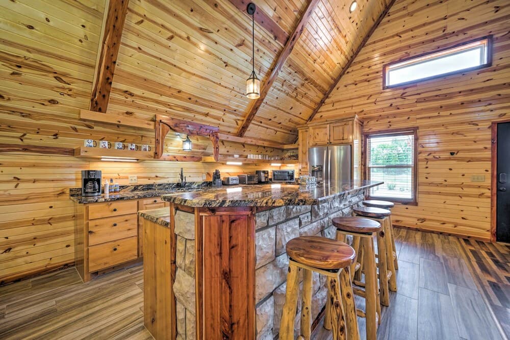 Talihina Retreat w/ Kiamichi River Access!