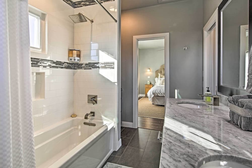 Peaceful Hill Country Hideaway w/ Pond Views