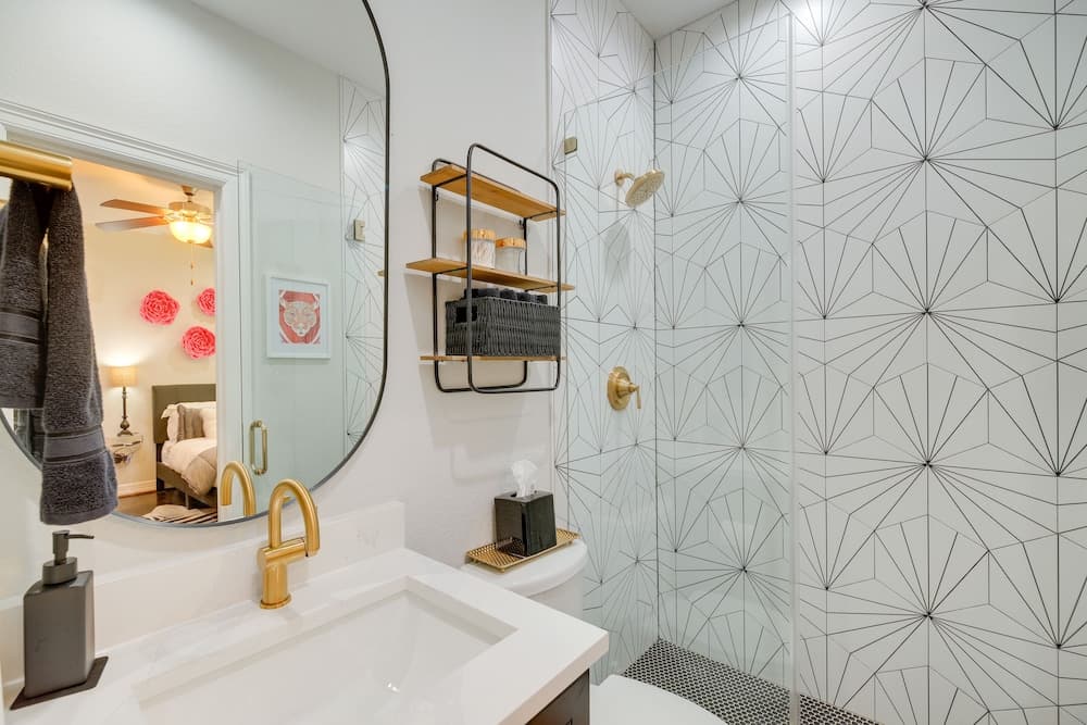 Houston Vacation Rental ~ 1 Mi to Downtown!