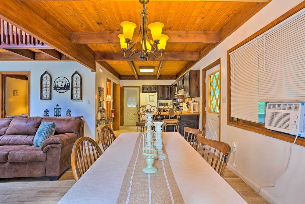 Bushkill House w/ Deck & Community Amenities!