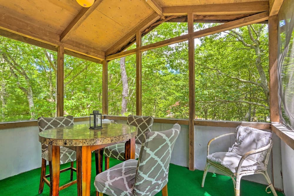 Bushkill House w/ Deck & Community Amenities!