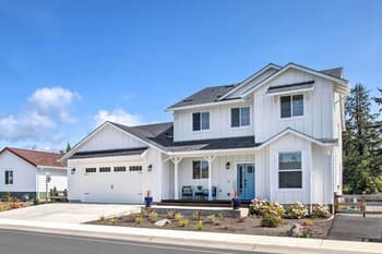 Luxury Home on Golf Course: Walk to the Beach!