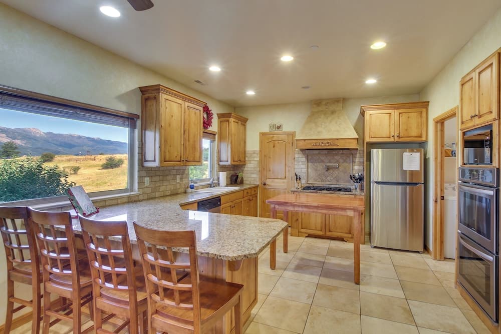 Eden Townhome w/ Mtn View + Shuttle to Powder Mtn!