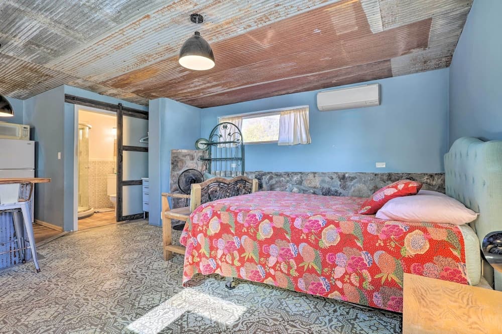 Unique Santa Cruz Studio ~ 25 Mi to Santa Fe