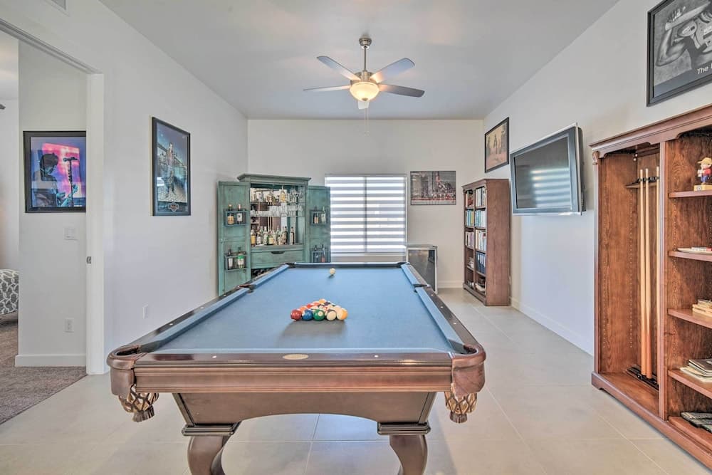 Upper Valley El Paso Home w/ Hiking Access On-site