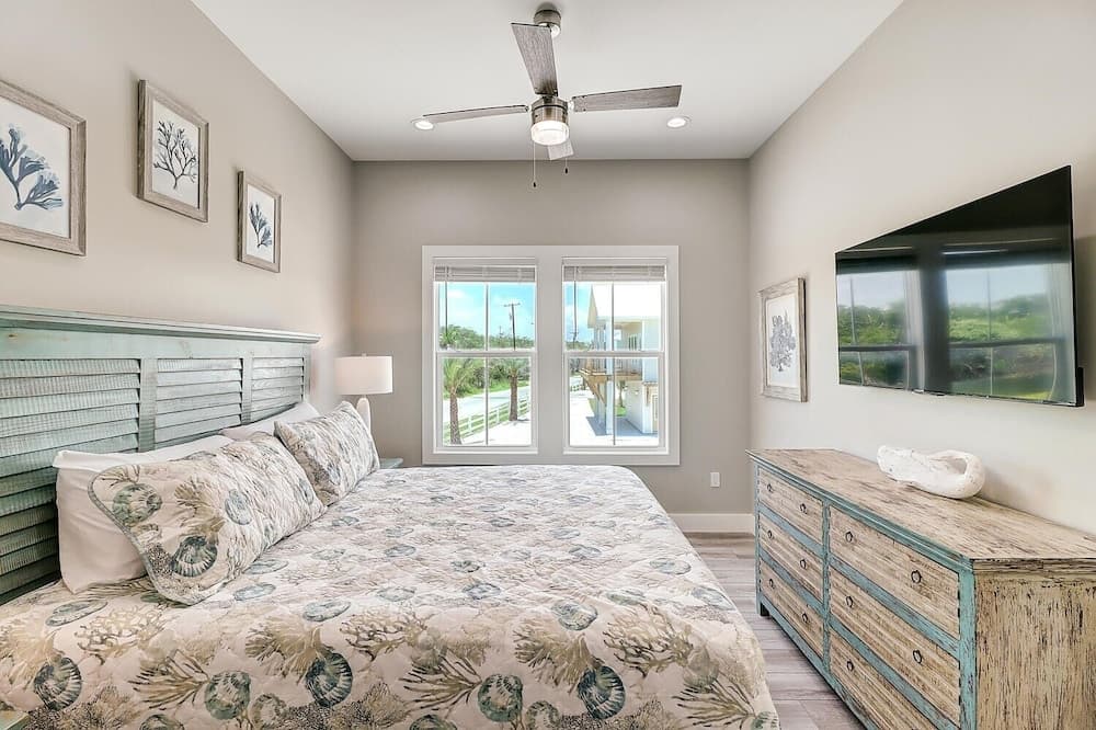 Seven Palms 3 Bedroom Home by RedAwning