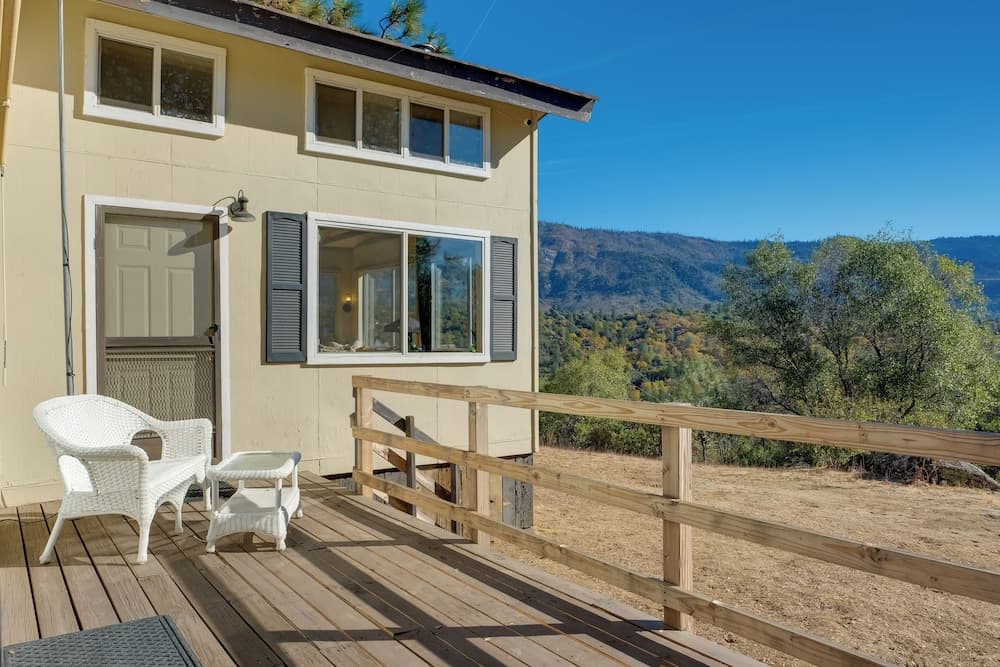 Secluded Mountain Hideaway < 8 Miles to Bass Lake!