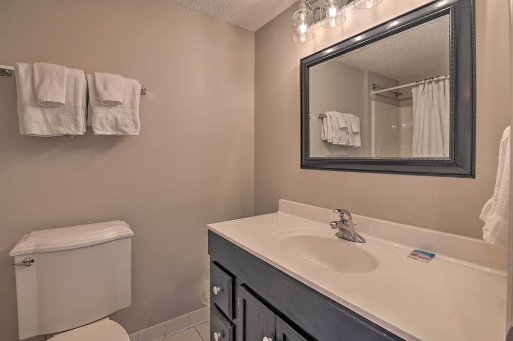 Pawleys Island Condo Retreat w/ Beach Access!