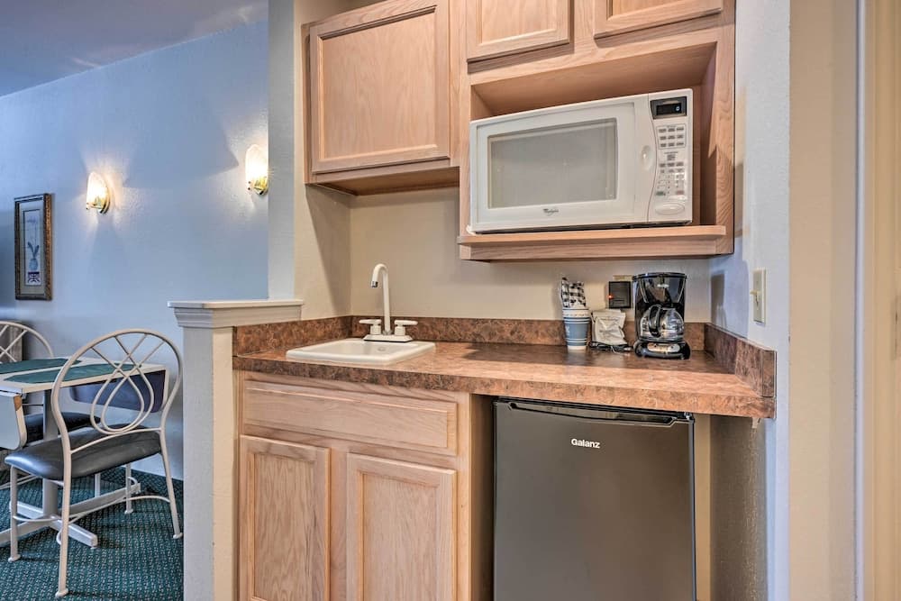 Pigeon Studio ~ 4 Mi to Caseville Public Beach!