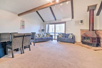 Ski-in/ski-out Tannersville Townhome w/ Grill