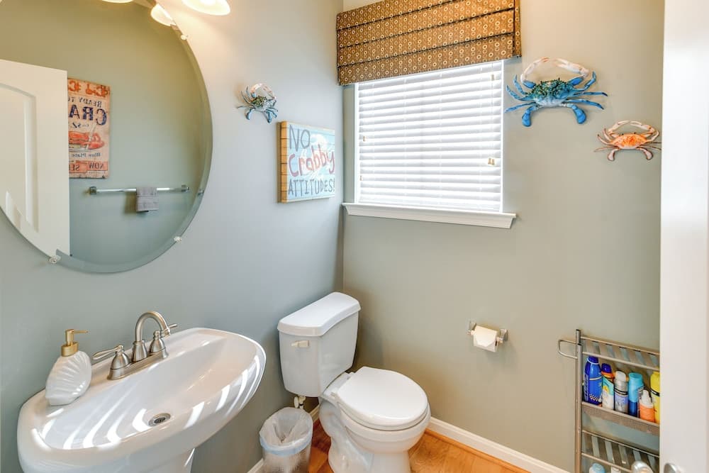 2 Mi to Beach: Townhome w/ Breezy Balcony!