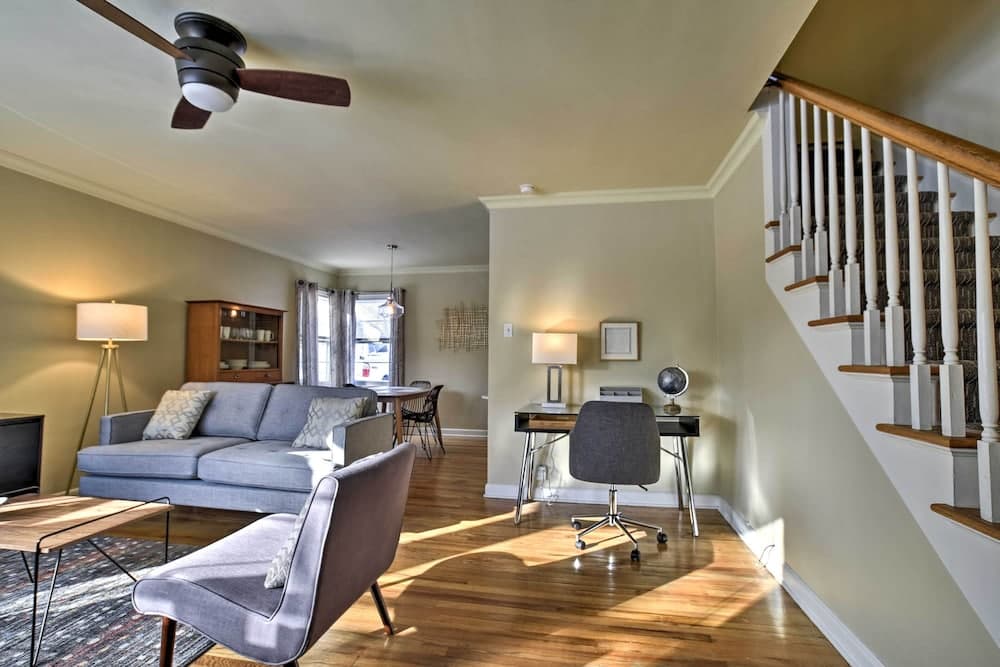 Townhome w/ Fast & New Wifi - Walk to Downtown!