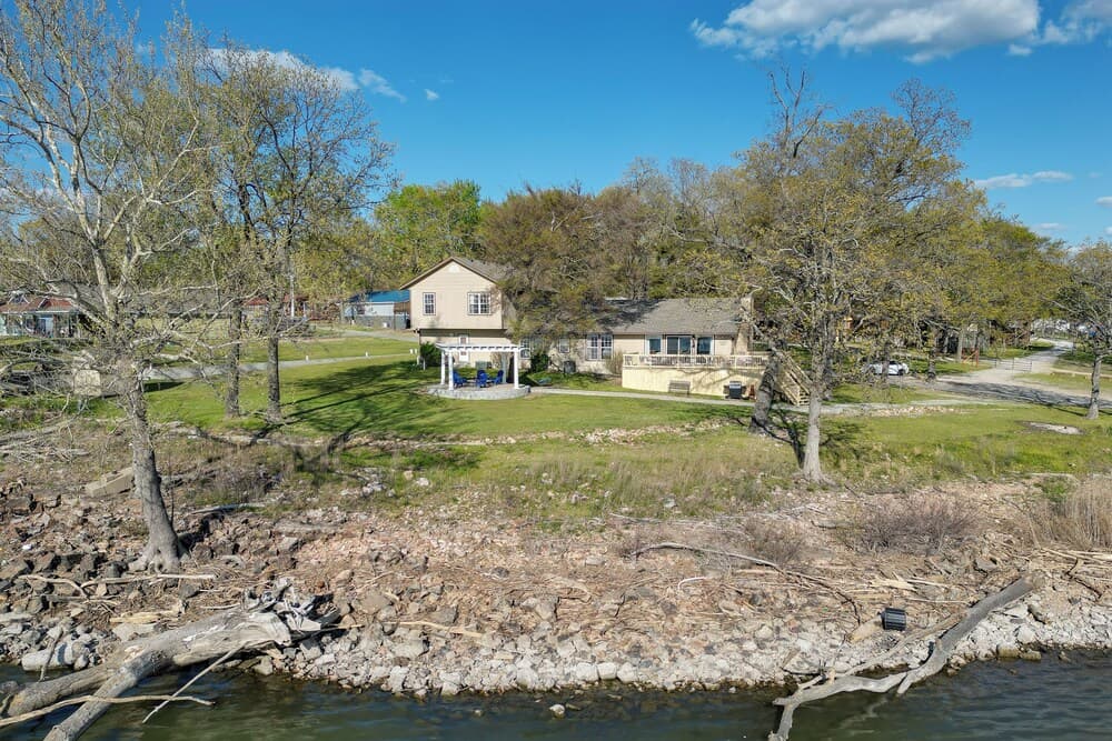 Shared Boat Ramp: Waterfront Home in Grove