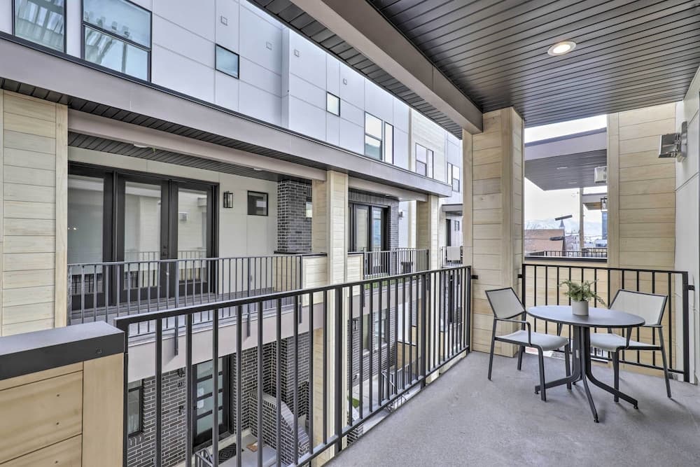 Chic & Sunny Provo Townhome w/ Rooftop Deck!