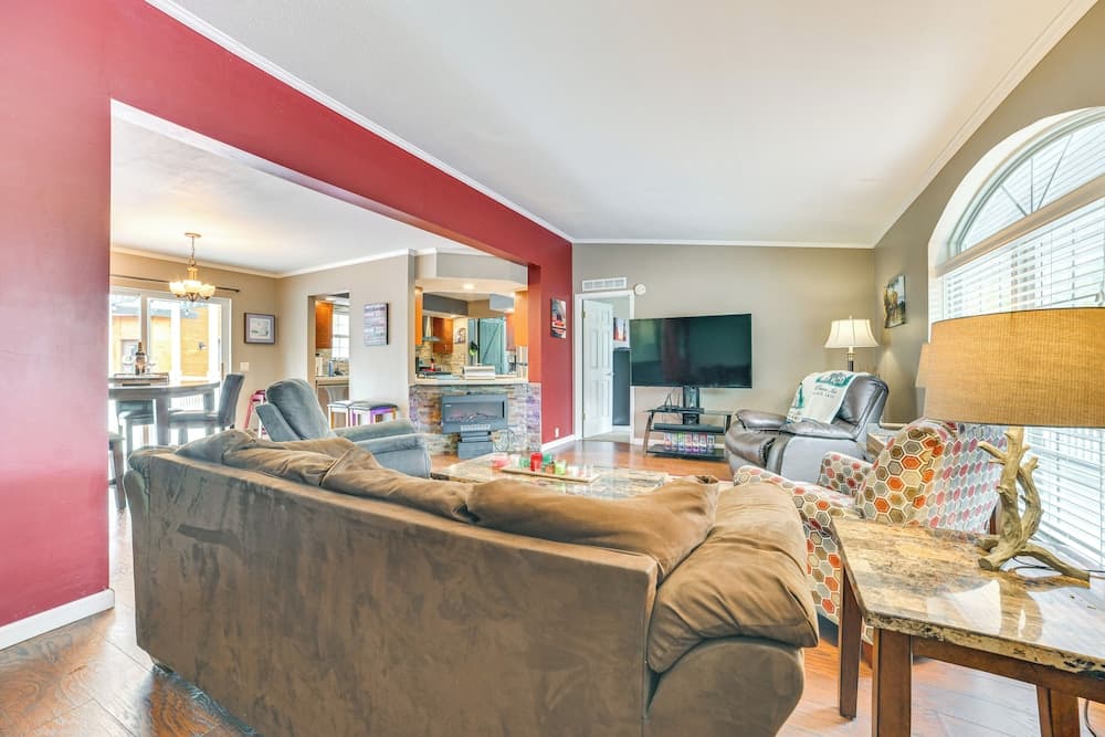 Serene Presque Isle Harbor Home on Sunrise Side!