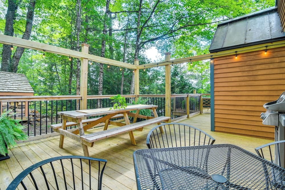 Beautiful Embden Pond Cabin w/ Dock & Kayaks!