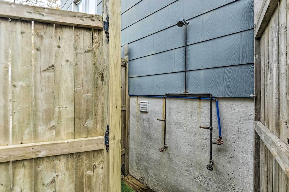 Cozy Ventnor Getaway: Walk to Public Beach!