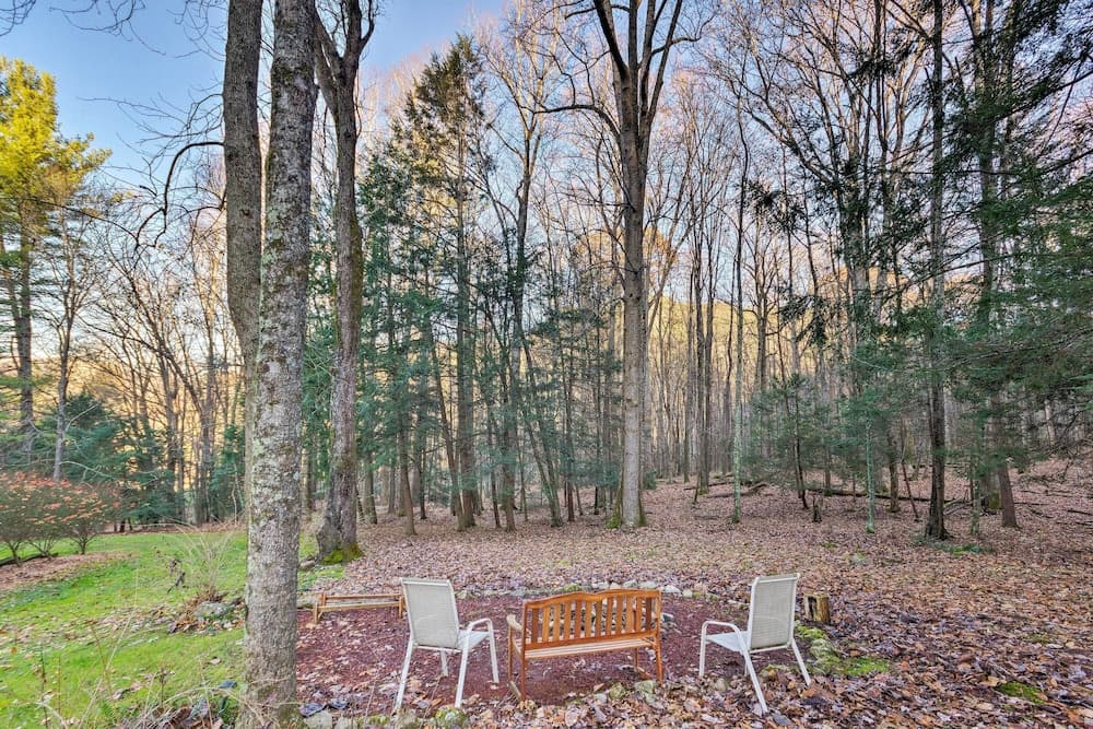 Quaint Apt ~ 5 Miles to Appalachian Trail & Lake!