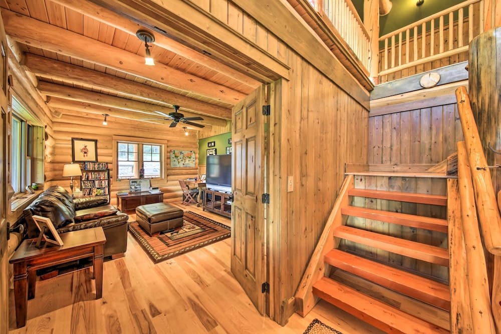 Waterfront Log Home w/ 95 Acres on Yaak River