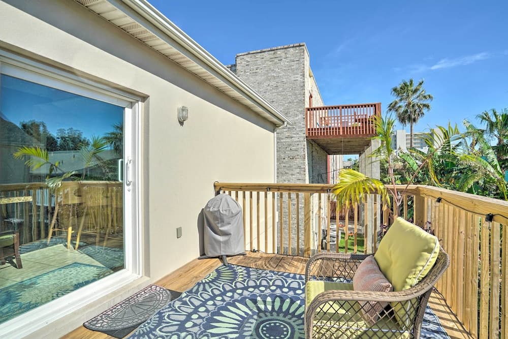 Coastal Condo w/ Pool in South Padre Island!