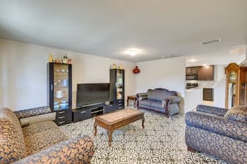 Texas Retreat w/ Patio Near Kayaking & Golfing!