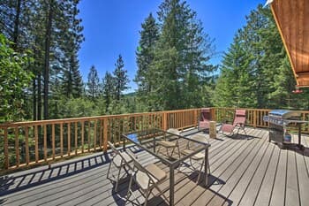 Large Cabin w/ Fire Pit + Grill on 34 Acres!