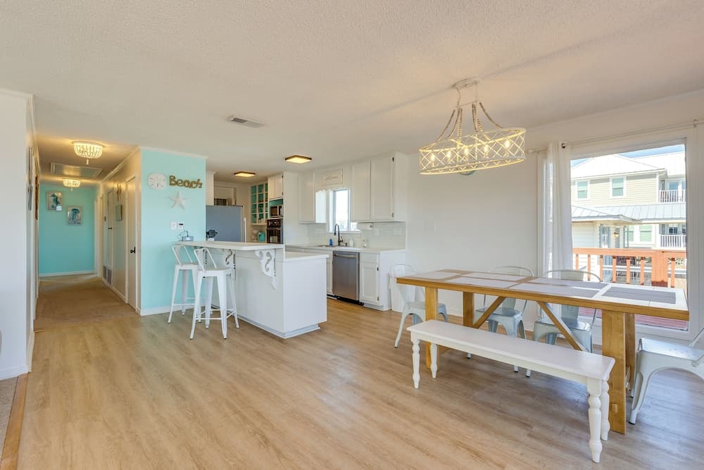 Breezy Dauphin Island Vacation Rental With Deck!