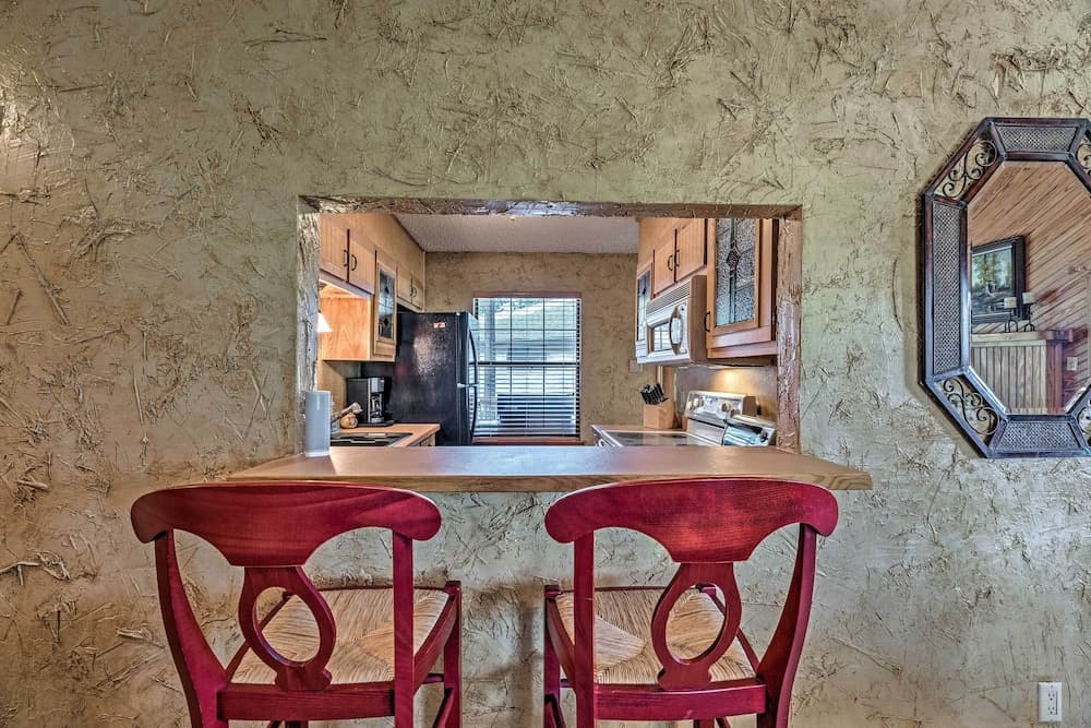 Cozy Ruidoso Cabin w/ Private Hot Tub & Large Deck