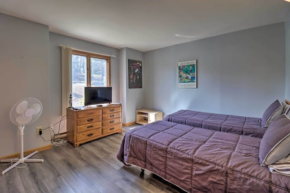 Poconos Retreat w/ Pool & Deck, Near Lake Harmony!