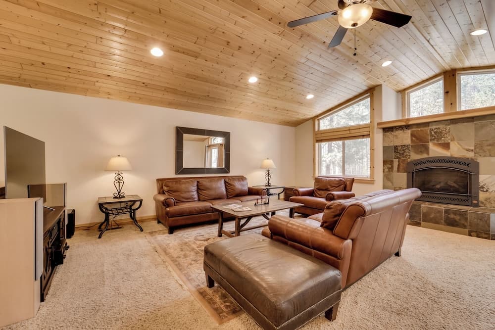 Near Donner Lake & Skiing: Soda Springs Cabin!