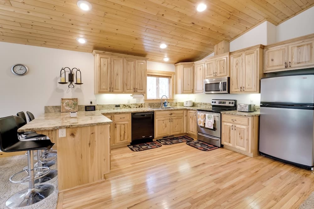 Near Donner Lake & Skiing: Soda Springs Cabin!