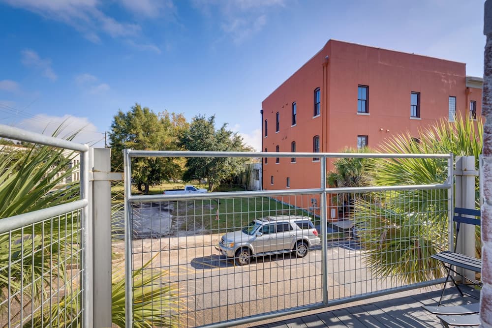 Game Room w/ Pool Table! Downtown Mobile Condo