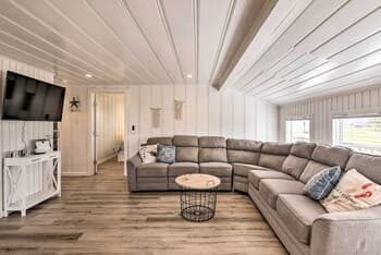 Bright & Airy Freeport Home - Walk to Beach!