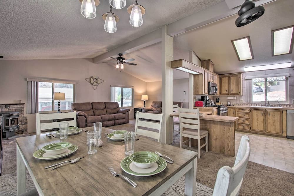 Family-friendly Home ~ 1 Mi to Kern River!