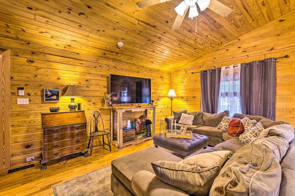 Pet-friendly Cabot Cabin w/ Fenced Yard!