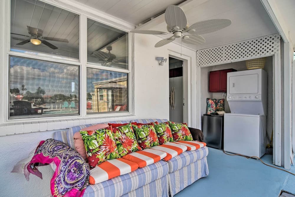 Bayside Pad w/ Pool Access & Dock: 1/2 Mi to Beach