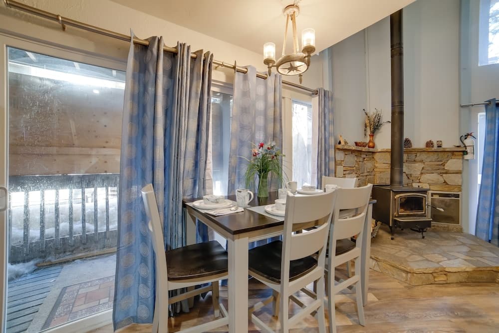 Resort Condo w/ Hot Tub & Pool, Near Ski Lift