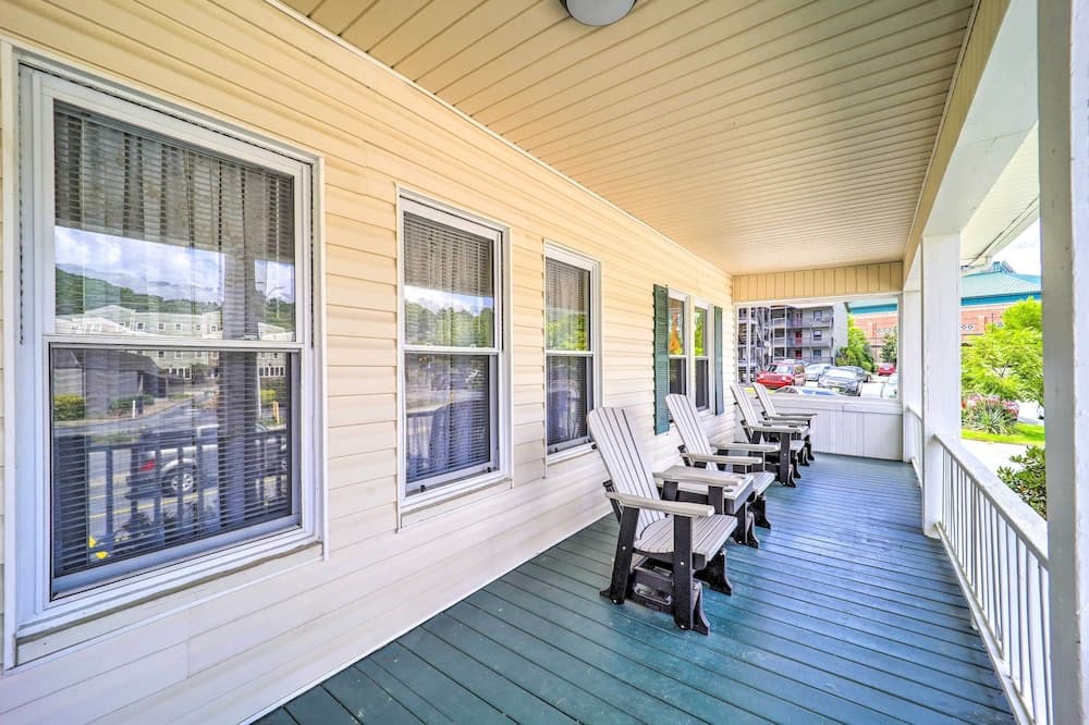 Bright Boone Home: Walk to Appalachian State!