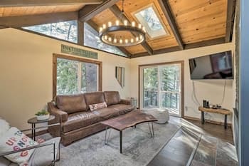 Modern Cabin Retreat: 2 Mi to Incline Beach!