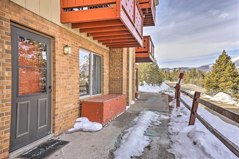 Steps to Dillon Reservoir: Mtn-view Condo