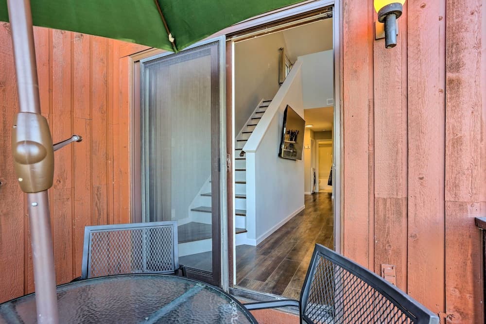 2 Mi to Waterpark: Vernon Township Gem w/ Balcony