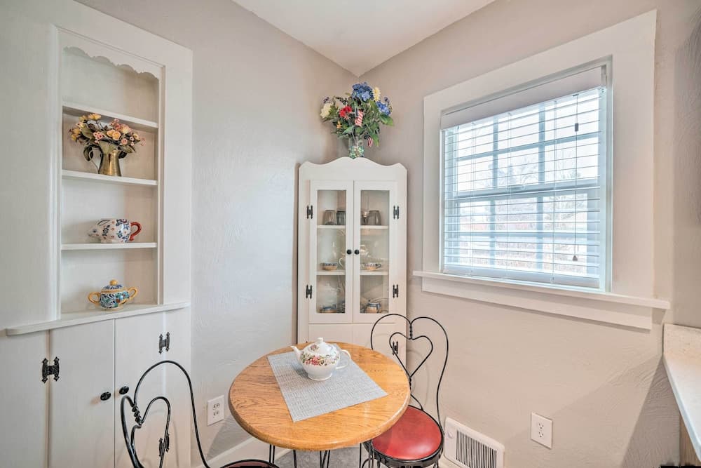 Well-equipped Cody Cottage: 2 Miles to Cody Rodeo!