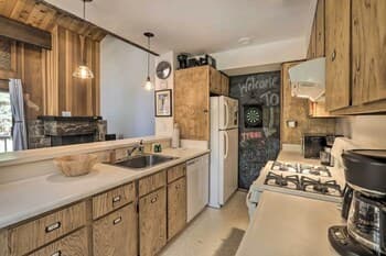 Cozy King Beach Retreat ~ 1 Mi to Lake Tahoe!