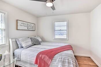 Charming Lincoln Home w/ Yard ~ 4 Mi to Dtwn