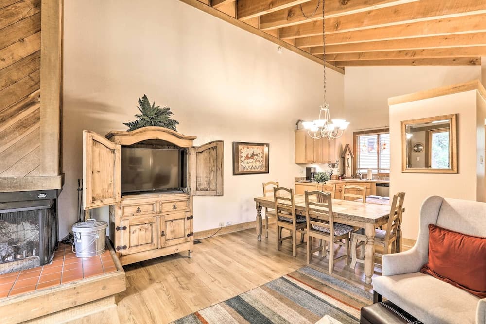 1 Mi to Northstar California: Truckee Townhome!