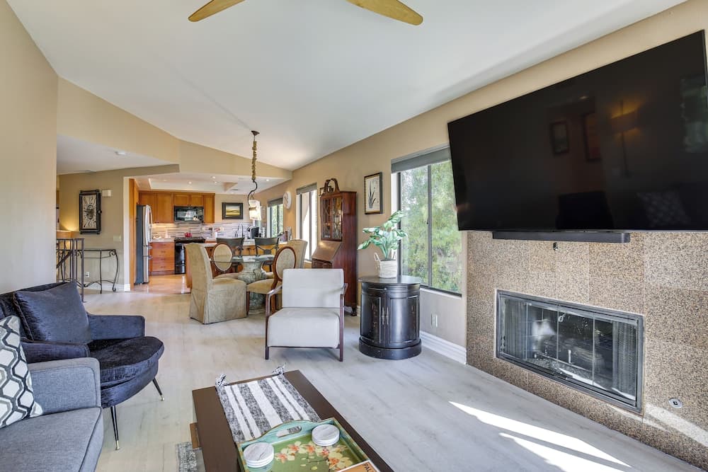 Lake, Mountain & Golf Views: Palm Valley Retreat