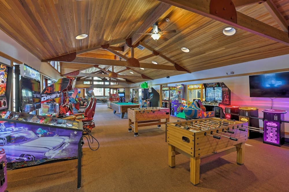 Free Ski Shuttle! Spacious Northstar Resort Cabin