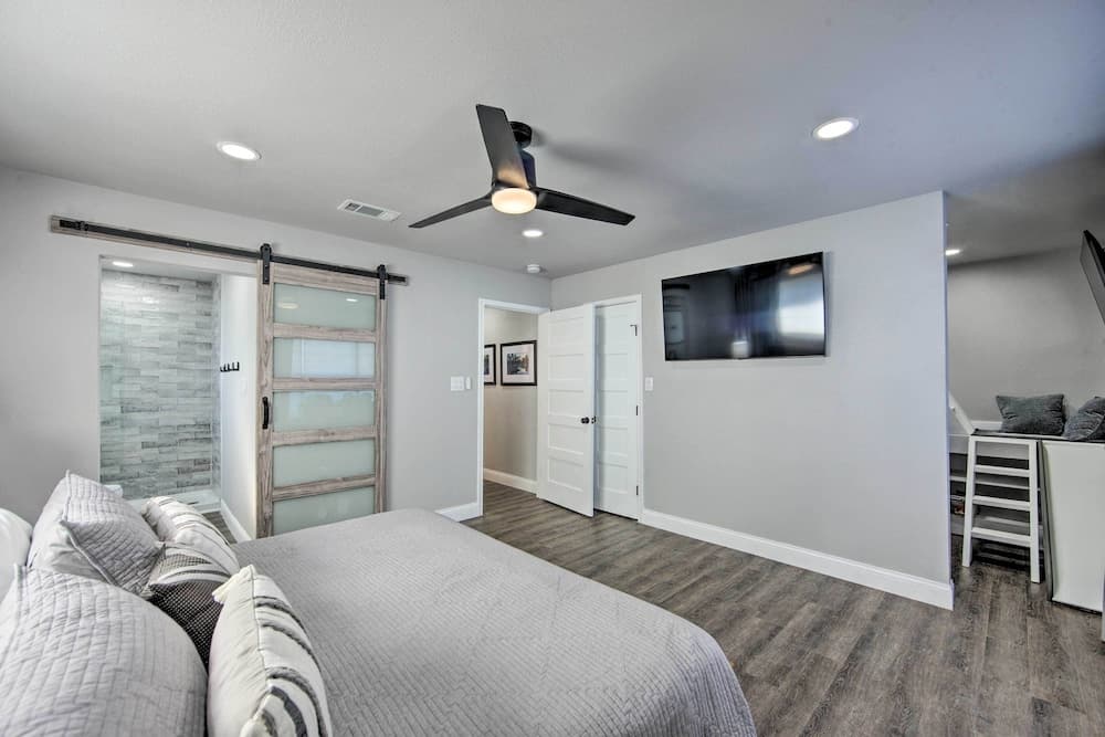 Lakefront Gun Barrel City Home w/ 5 Acres!